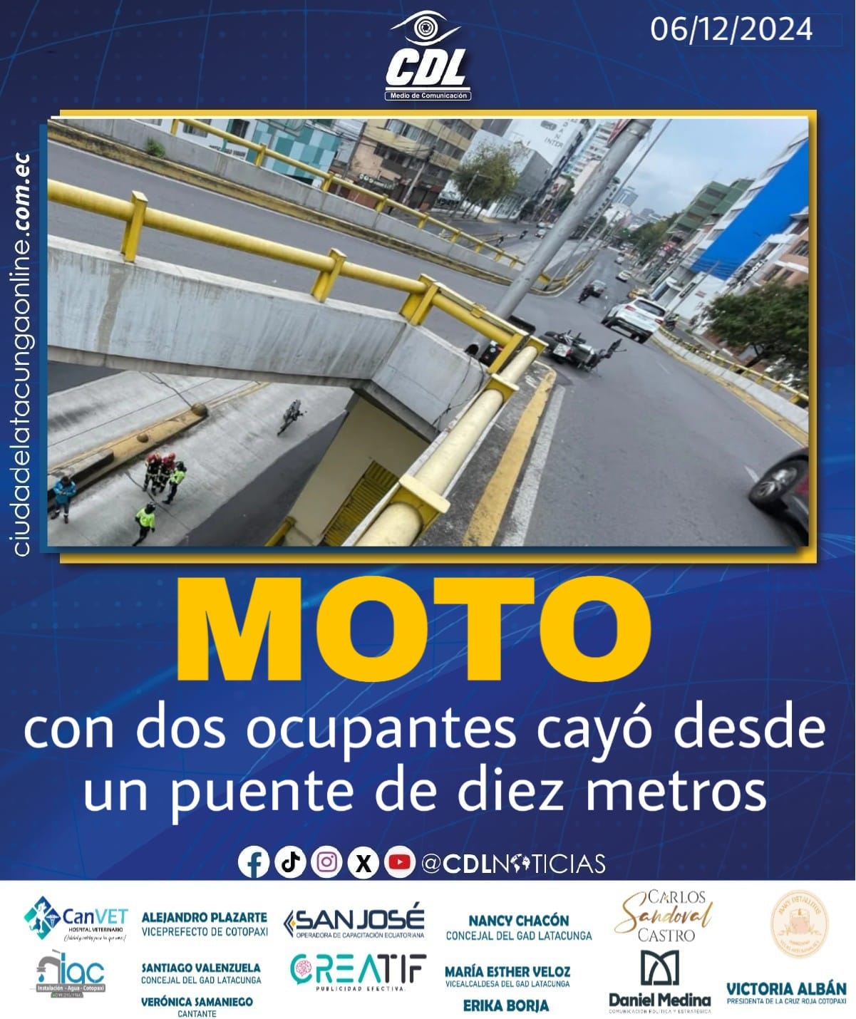 Moto con dos ocupantes cayó desde un puente de 10 metros de altura en la Av. 10 de Agosto