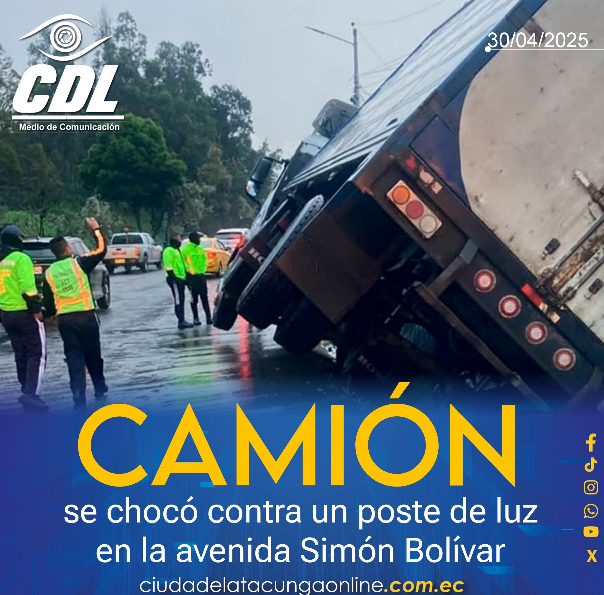 Un camión se chocó contra un poste de luz en la avenida Simón Bolívar