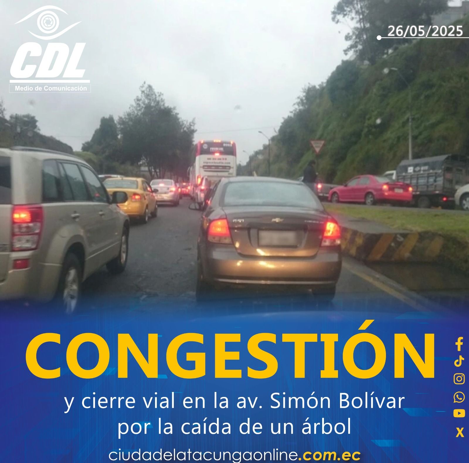 Cierre vial y congestión en la av. Simón Bolívar por la caída de un árbol