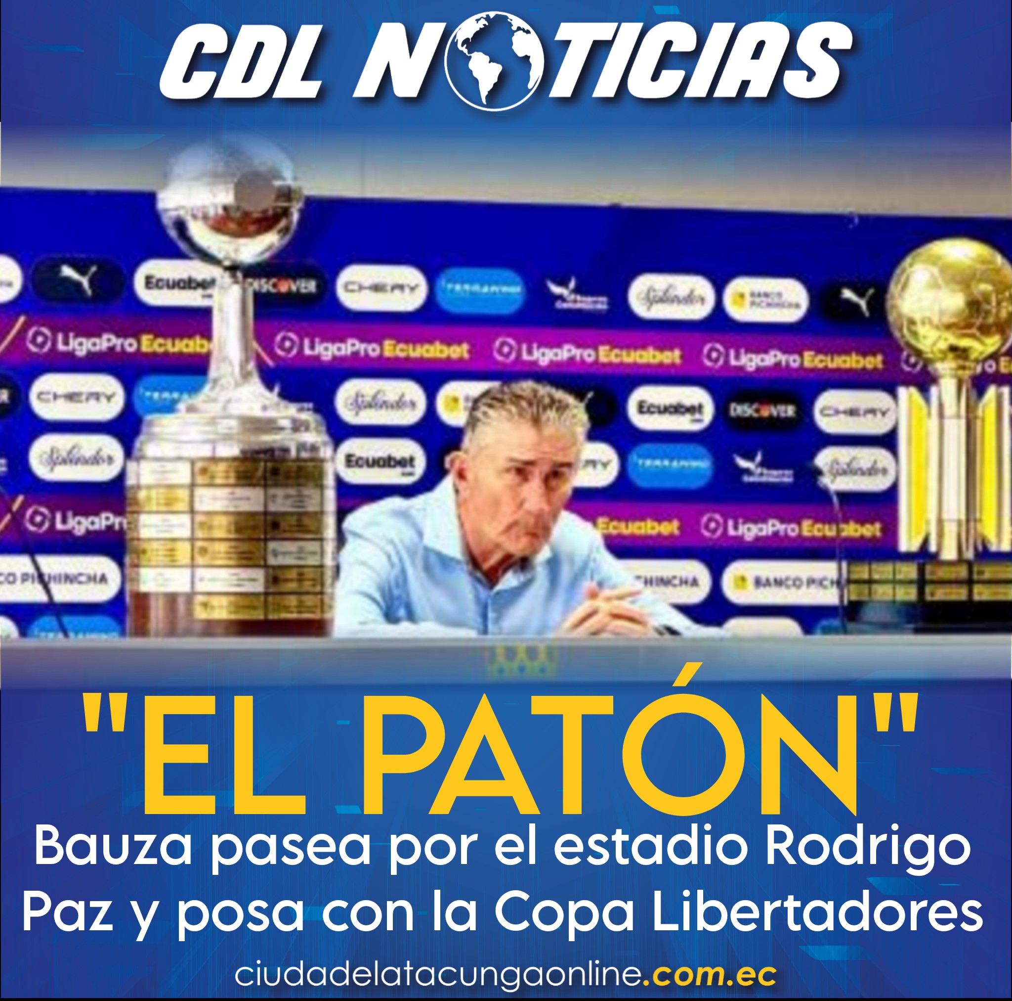 Edgardo ‘El Patón’ Bauza pasea por el estadio Rodrigo Paz y posa con la Copa Libertadores