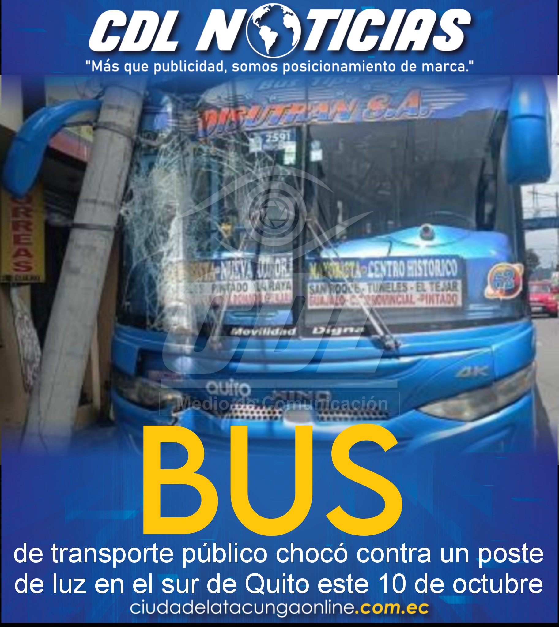 Bus de transporte público chocó contra un poste de luz en el sur de Quito este 10 de octubre